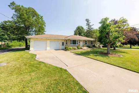 705 Spring St, Washington, IL 61571 photo 2