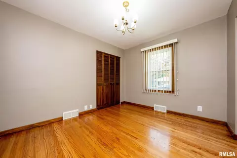 705 Spring St, Washington, IL 61571 photo 9