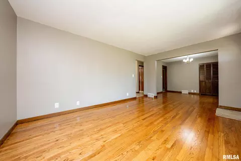 705 Spring St, Washington, IL 61571 photo 6