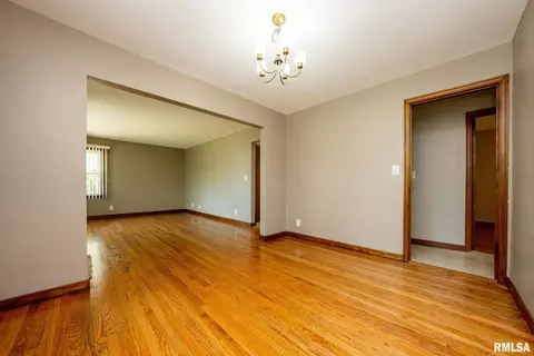 705 Spring St, Washington, IL 61571 photo 7