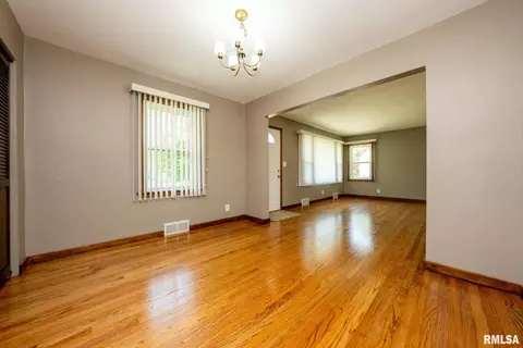 705 Spring St, Washington, IL 61571 photo 8
