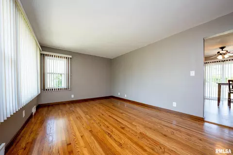 705 Spring St, Washington, IL 61571 photo 5