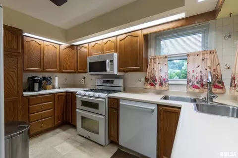 208 S 4th St, Dunlap, IL 61525 photo 4
