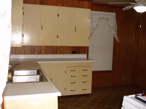 852 Elm St, Canton, IL 61520 photo 7