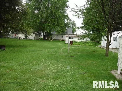 852 Elm St, Canton, IL 61520 photo 21