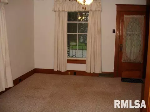 852 Elm St, Canton, IL 61520 photo 11