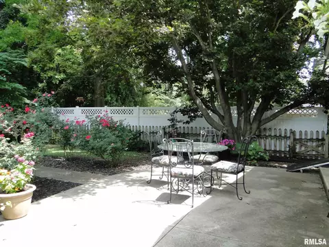622 Beverly Ave, Macomb, IL 61455 photo 22
