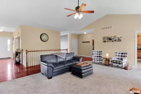 302 Westminster Rd, Germantown Hills, IL 61548 photo 9