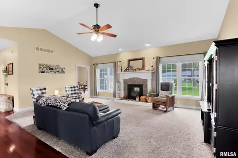 302 Westminster Rd, Germantown Hills, IL 61548 photo 6