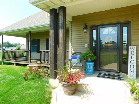 4025 Pointe Dr, Mapleton, IL 61547 photo 2