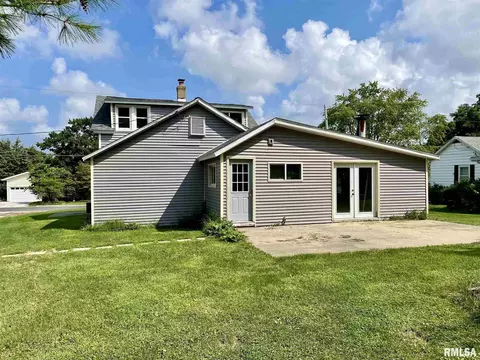 302 W Hill St, Eureka, IL 61530 photo 3