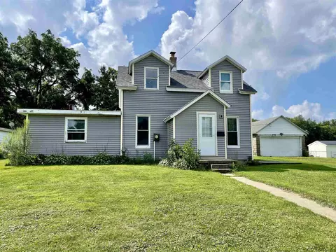 302 W Hill St, Eureka, IL 61530 photo 1