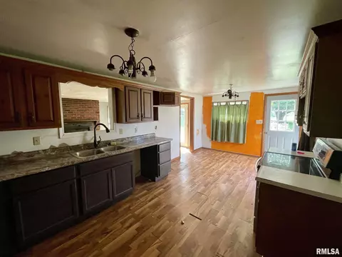 302 W Hill St, Eureka, IL 61530 photo 5