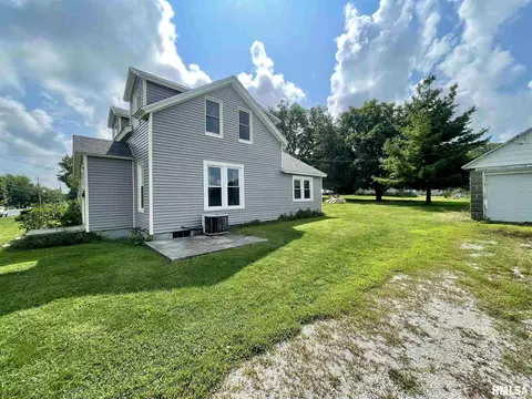 302 W Hill St, Eureka, IL 61530 photo 4
