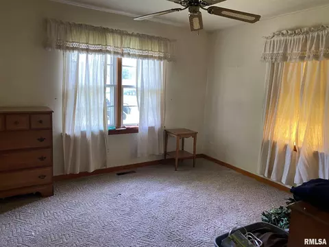 806 E Adams St, Washington, IL 61571 photo 3