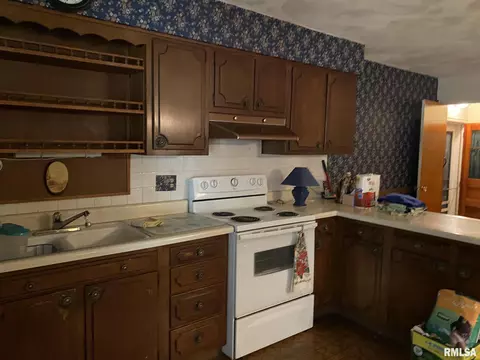 806 E Adams St, Washington, IL 61571 photo 8