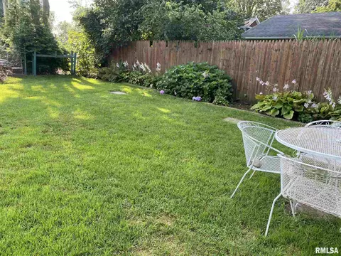 806 E Adams St, Washington, IL 61571 photo 13