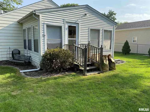 806 E Adams St, Washington, IL 61571 photo 12