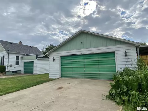 304 N Central Ave, Saint David, IL 61563 photo 3