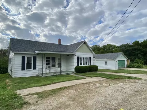 304 N Central Ave, Saint David, IL 61563 photo 6
