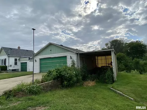 304 N Central Ave, Saint David, IL 61563 photo 5
