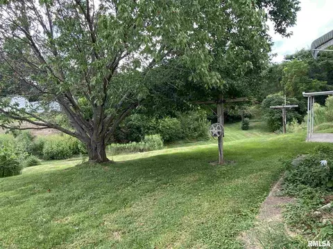 304 N Central Ave, Saint David, IL 61563 photo 8