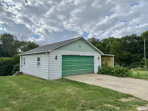 304 N Central Ave, Saint David, IL 61563 photo 4