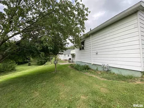 304 N Central Ave, Saint David, IL 61563 photo 7