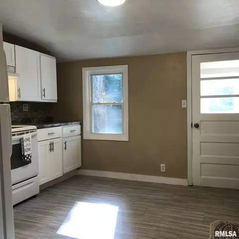 211 S High St, Lacon, IL 61540 photo 12