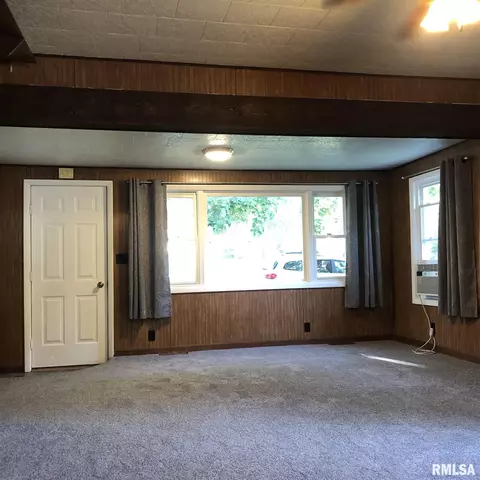 211 S High St, Lacon, IL 61540 photo 4