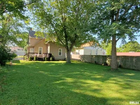 155 E Spruce St, Canton, IL 61520 photo 3