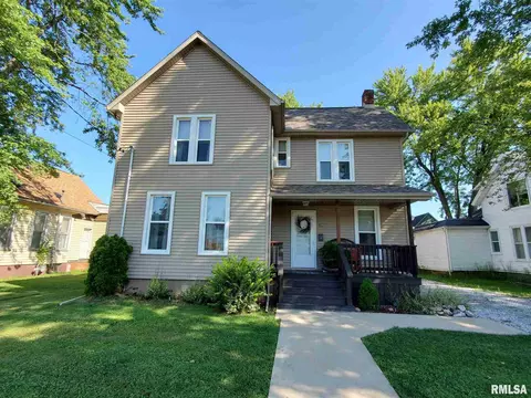 155 E Spruce St, Canton, IL 61520 photo 1