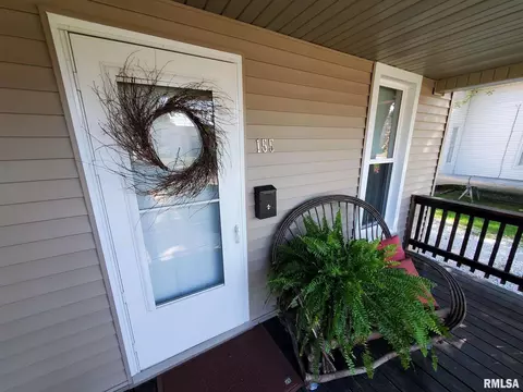 155 E Spruce St, Canton, IL 61520 photo 2