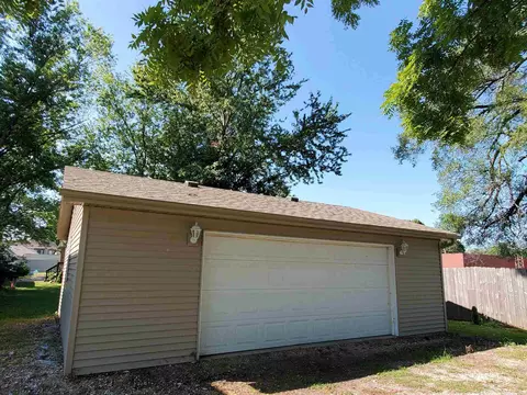 155 E Spruce St, Canton, IL 61520 photo 22