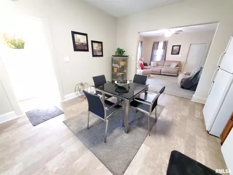 155 E Spruce St, Canton, IL 61520 photo 7