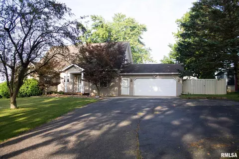 1902 Eastview Cir, Eureka, IL 61530 photo 3