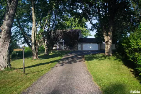 1902 Eastview Cir, Eureka, IL 61530 photo 2