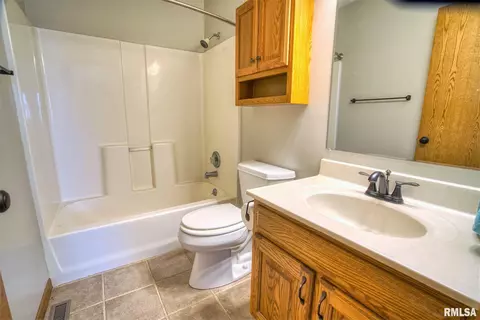 2114 Mitchell Dr, Eureka, IL 61530 photo 12