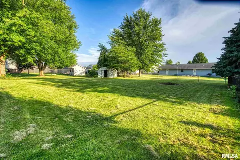 2114 Mitchell Dr, Eureka, IL 61530 photo 3