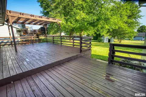 2114 Mitchell Dr, Eureka, IL 61530 photo 2