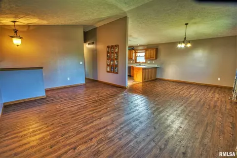 2114 Mitchell Dr, Eureka, IL 61530 photo 6