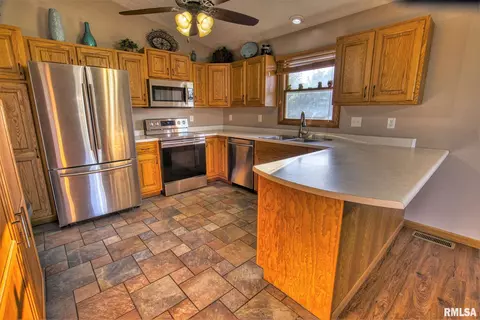 2114 Mitchell Dr, Eureka, IL 61530 photo 8