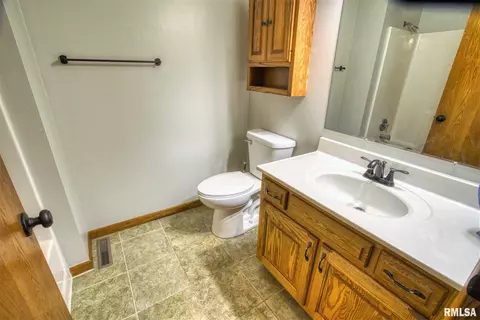 2114 Mitchell Dr, Eureka, IL 61530 photo 14