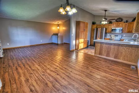 2114 Mitchell Dr, Eureka, IL 61530 photo 7