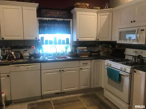 932 E Ash St, Macomb, IL 61455 photo 10