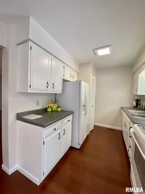 100 Carriage Hl, Macomb, IL 61455 photo 9