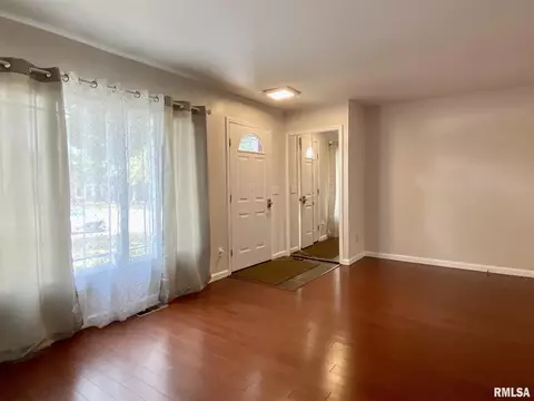 100 Carriage Hl, Macomb, IL 61455 photo 2