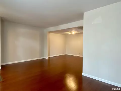 100 Carriage Hl, Macomb, IL 61455 photo 4