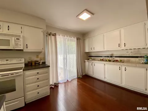 100 Carriage Hl, Macomb, IL 61455 photo 12