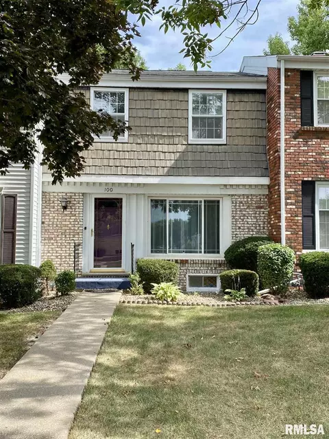 100 Carriage Hl, Macomb, IL 61455 photo 1